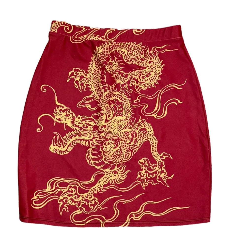 NWOT Gold dragon communist red skirt. Size small great condition. Red bubble